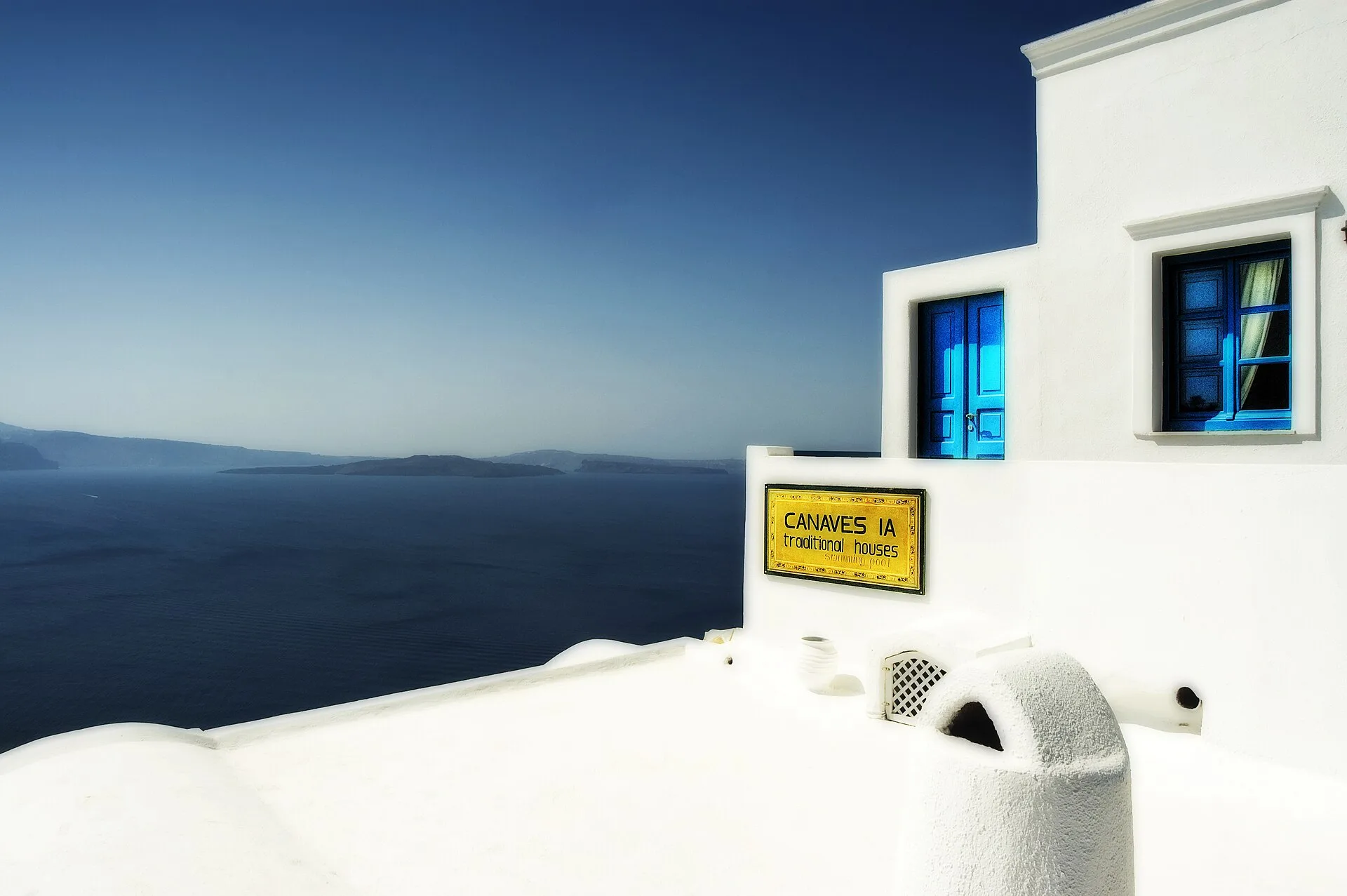 Caldera-uitzicht vanaf privezwembad bij Canaves Oia Suites in Santorini