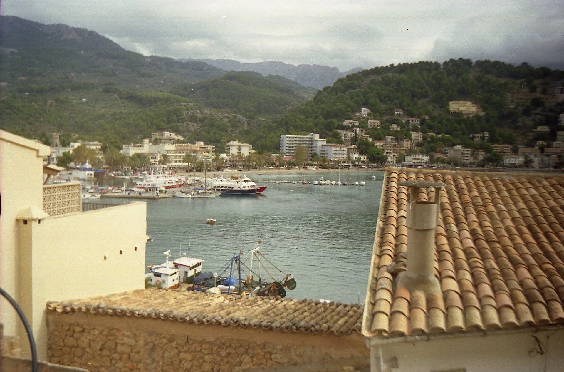 Jumeirah Mallorca Port Soller op de klif met uitzicht over de baai van Soller en de Tramuntana-bergen